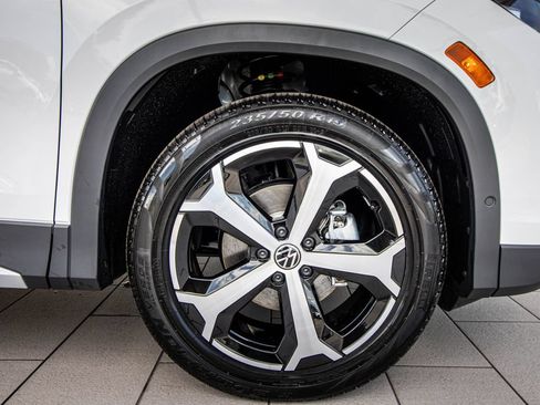 New 2026 Volkswagen Tiguan SE FWD image 4
