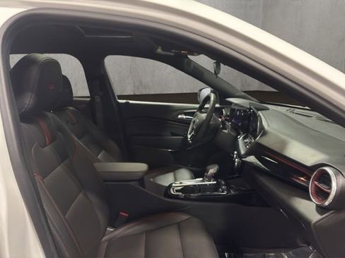 Used 2024 Chevrolet Trax RS w/ Sunroof Package FWD image 27