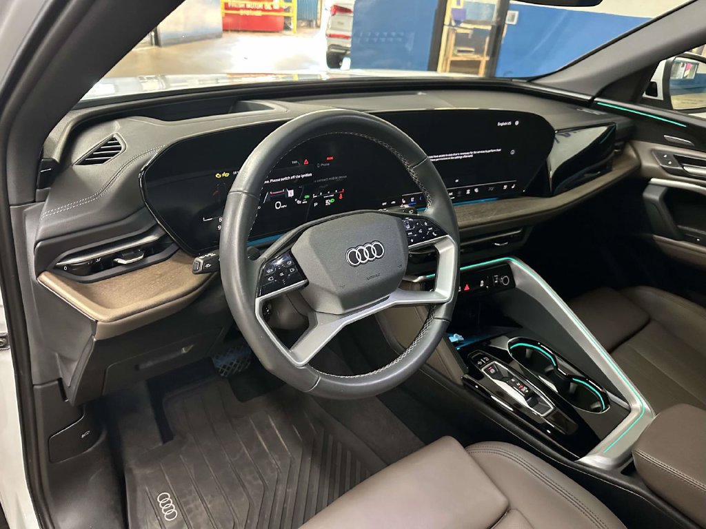 Used 2025 Audi Q5 Premium Plus w/ Premium Plus AWD/4WD image 16