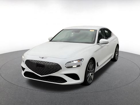 Used 2025 Genesis G70 2.5T image 4