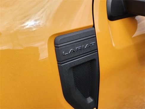 Used 2022 Ford Maverick Lariat w/ Lariat Luxury Package image 9