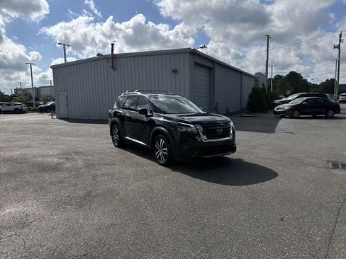 Used 2024 Nissan Pathfinder Platinum w/ Cargo Package FWD image 3
