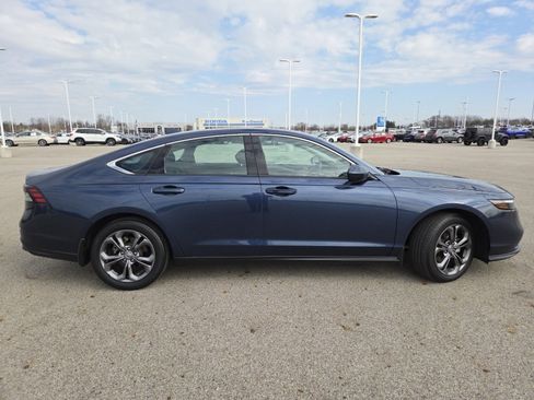 Used 2023 Honda Accord EX image 18