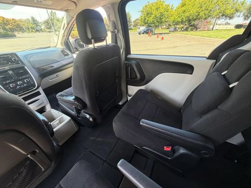 Used 2012 Dodge Grand Caravan SE FWD image 11