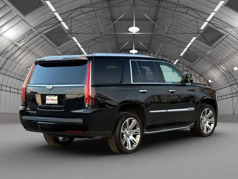 Used 2016 Cadillac Escalade Luxury AWD/4WD image 7
