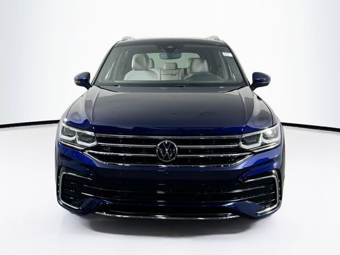 Used 2023 Volkswagen Tiguan SEL R-Line image 2