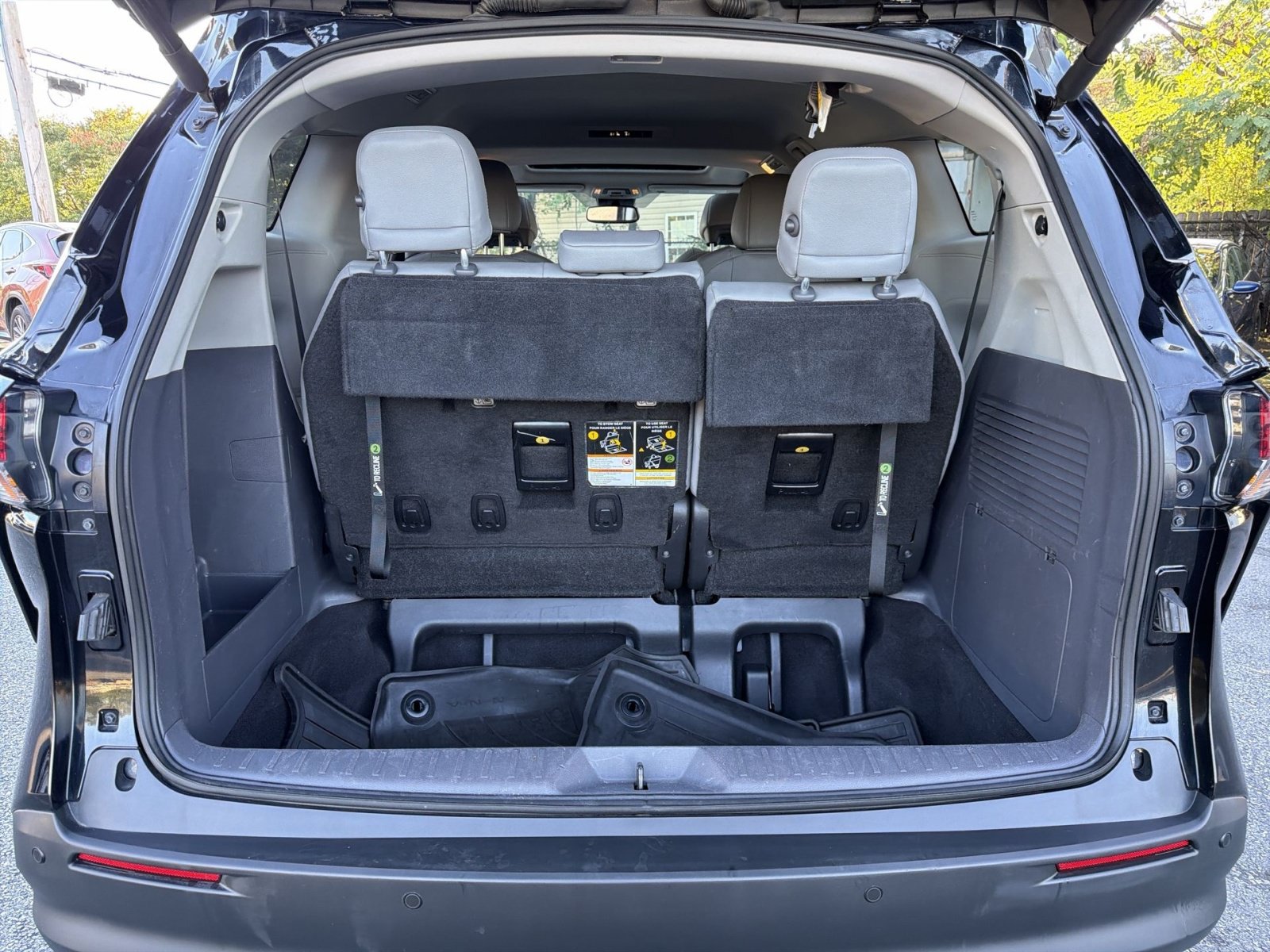 Used 2022 Toyota Sienna XLE AWD/4WD image 28