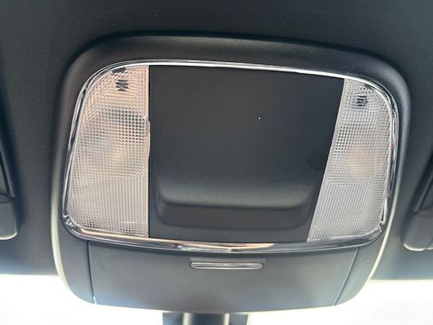 Used 2017 Dodge Charger SE image 14