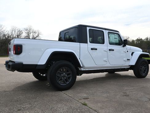 New 2026 Jeep Gladiator Sport image 3