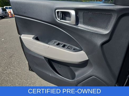 Used 2025 Hyundai Venue SEL FWD image 26