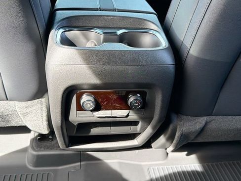New 2026 Chevrolet Traverse Z71 w/ LPO, Floor Liner Package AWD/4WD image 28