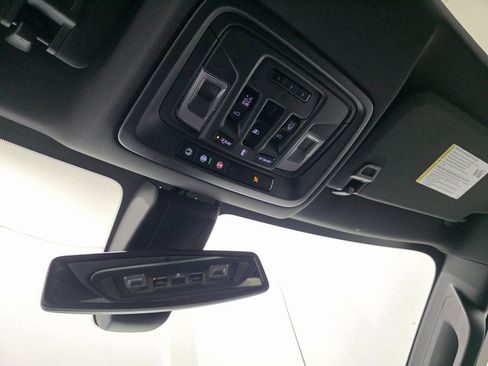 Used 2019 Chevrolet Silverado 1500 High Country image 31