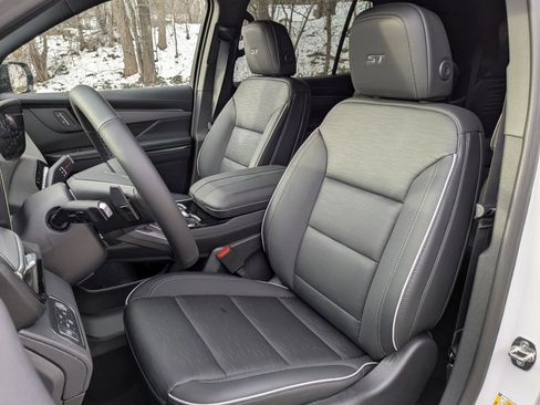 New 2026 Buick Enclave Sport Touring image 12