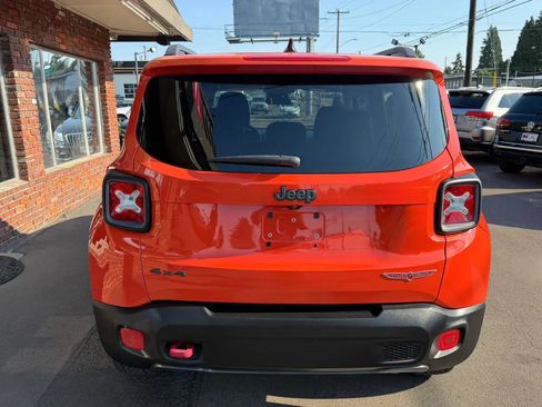 Used 2016 Jeep Renegade Trailhawk AWD/4WD image 5