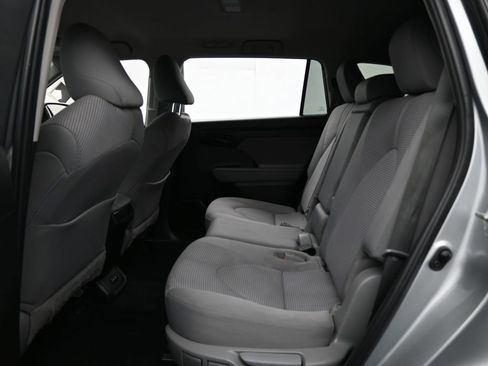 Used 2022 Toyota Highlander L image 30
