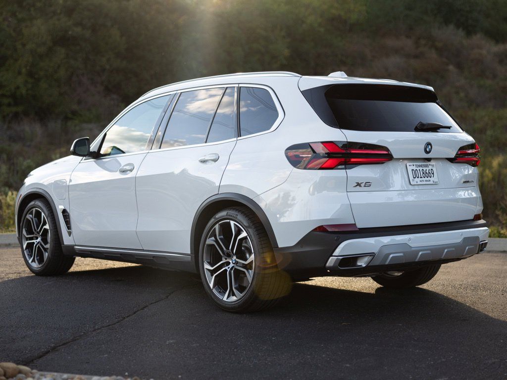 Used 2026 BMW X5 xDrive50e w/ Executive Package AWD/4WD image 4