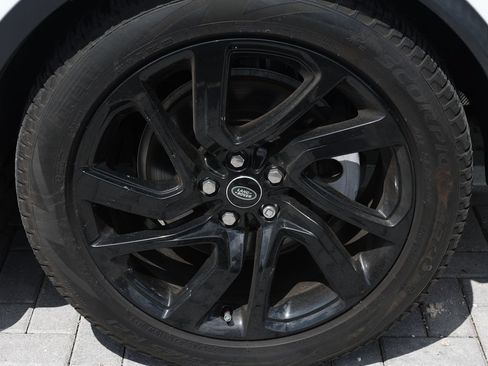 Used 2024 Land Rover Discovery S AWD/4WD image 46