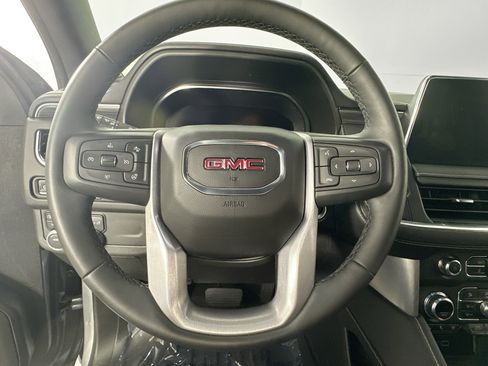 Used 2023 GMC Yukon SLT w/ SLT Luxury Package image 11