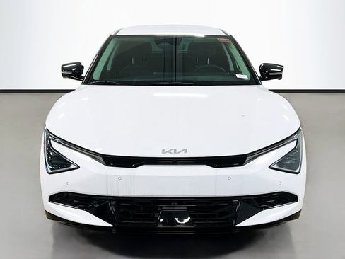 New 2025 Kia EV6 Wind image 2