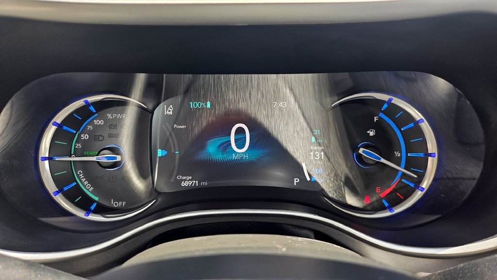 Used 2023 Chrysler Pacifica Touring-L FWD image 33