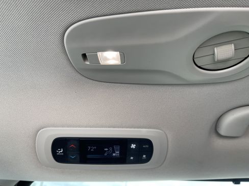 Used 2022 Chrysler Pacifica Touring-L FWD image 37