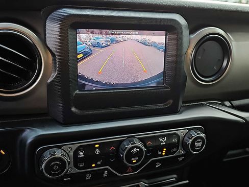 Used 2020 Jeep Wrangler Willys image 17