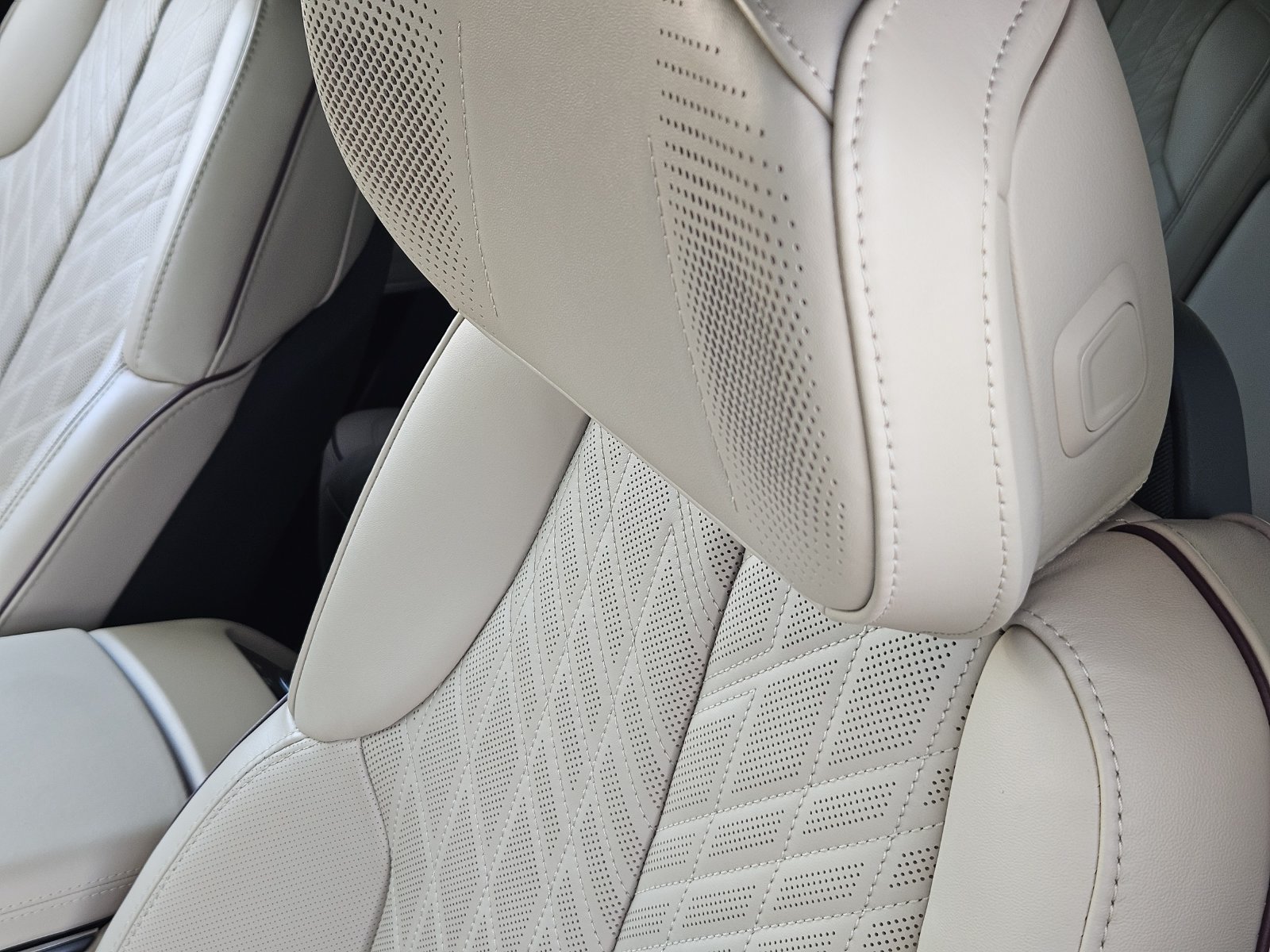 Certified 2026 Cadillac Lyriq Signature Luxury w/ Nappa Leather Package AWD/4WD image 17