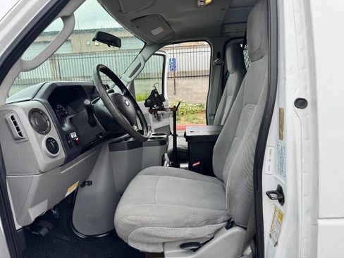 Used 2010 Ford E-250 and Econoline 250 image 9