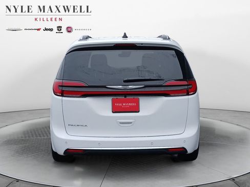 New 2026 Chrysler Pacifica Pinnacle FWD image 15