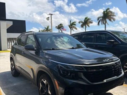 Used 2024 Kia Seltos EX FWD image 2