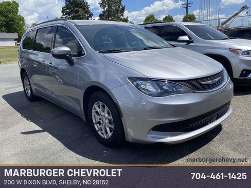 Used 2021 Chrysler Voyager Lxi image 1