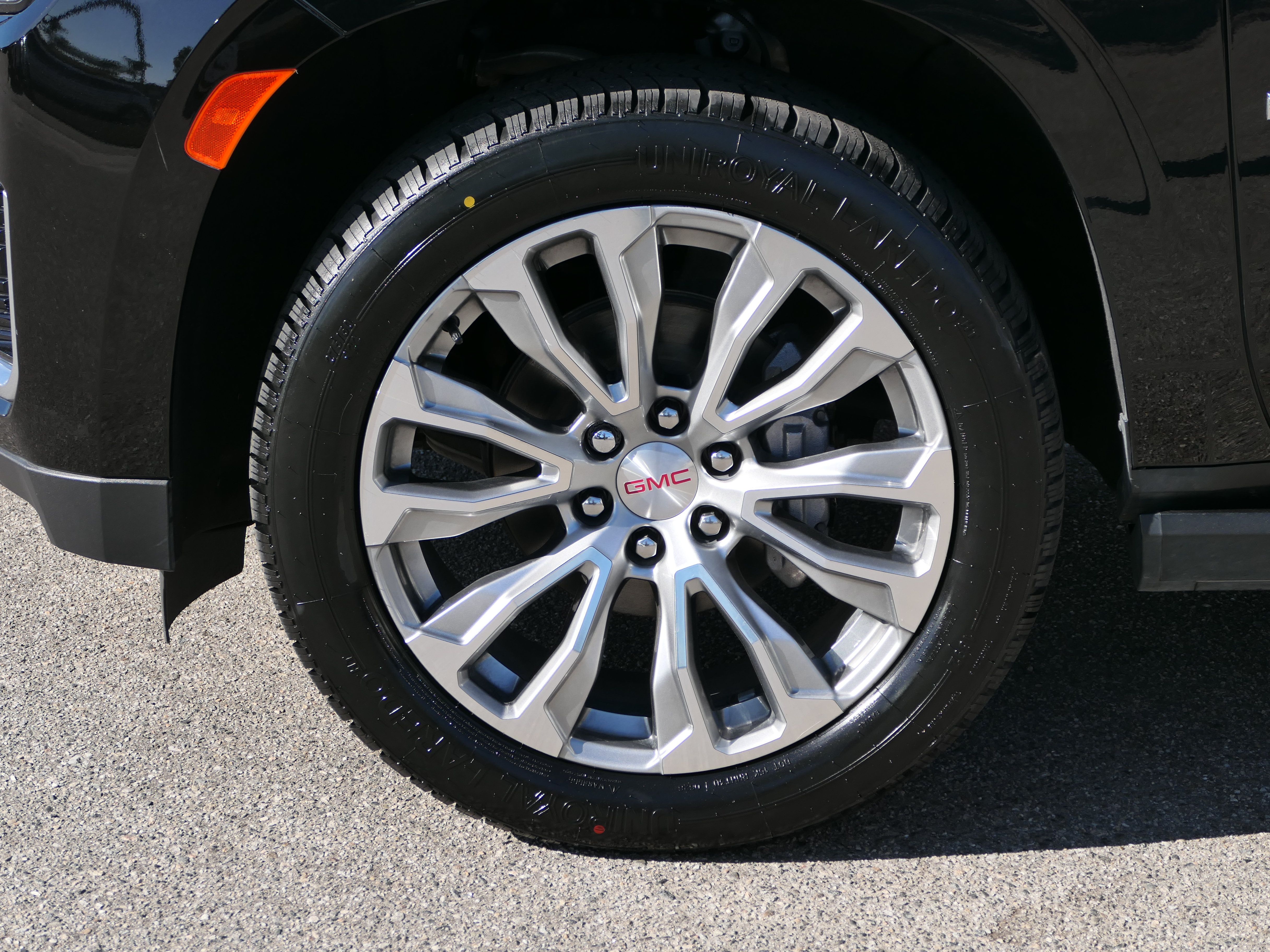 Used 2023 GMC Yukon Denali AWD/4WD image 10