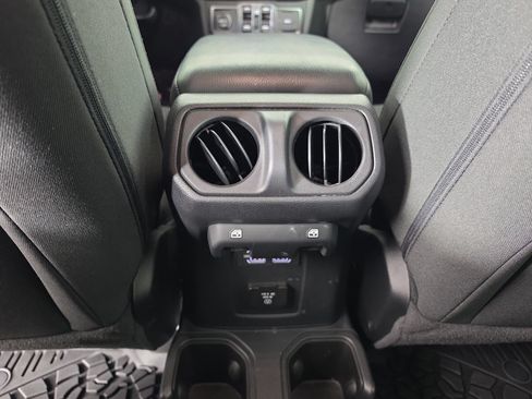 Used 2023 Jeep Gladiator Sport AWD/4WD image 37