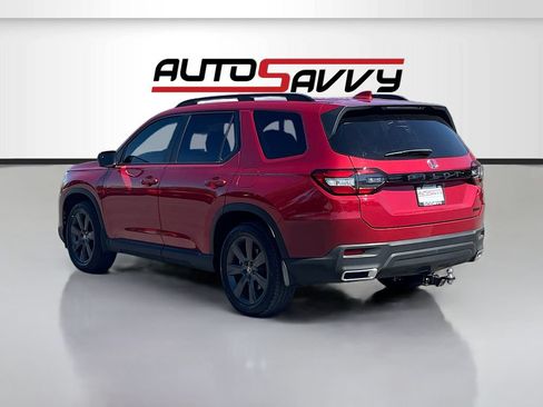 Used 2025 Honda Pilot Sport image 5