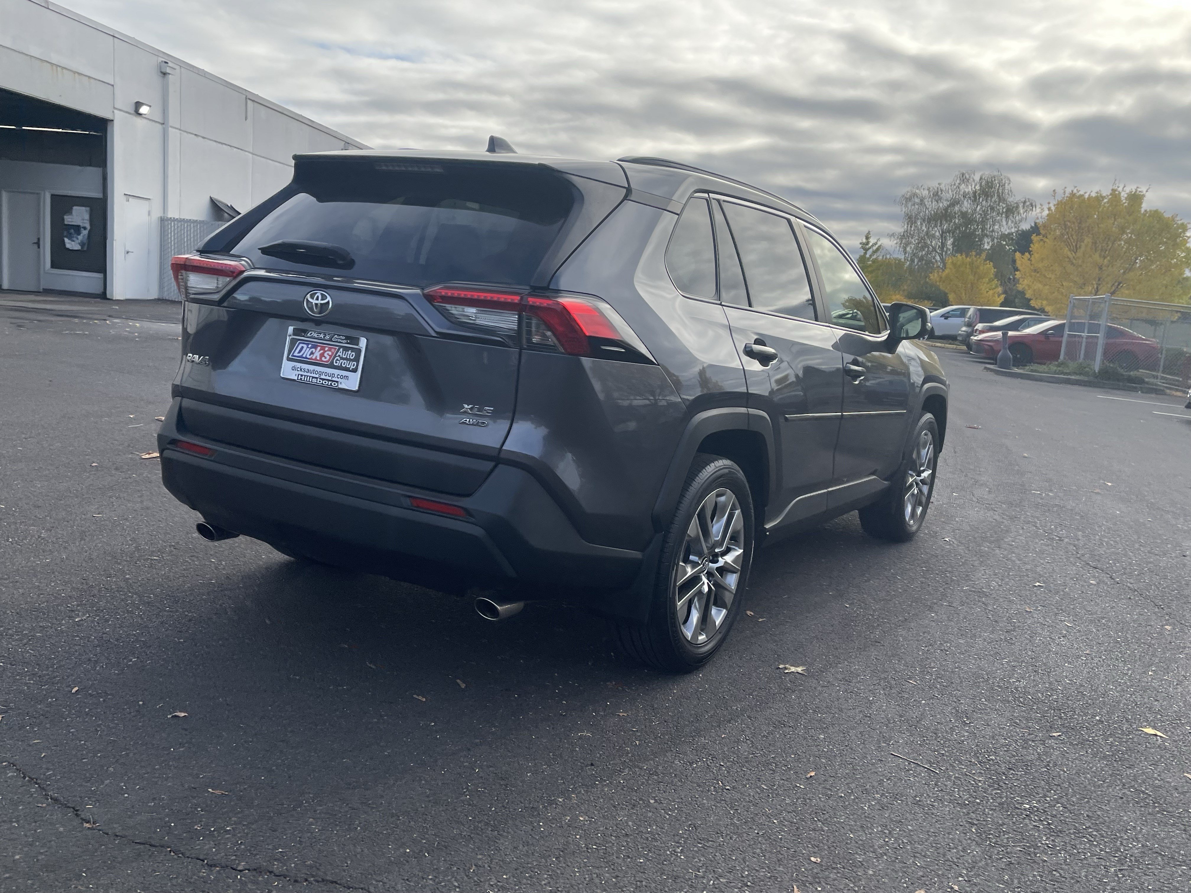 Used 2020 Toyota RAV4 XLE Premium AWD/4WD image 5