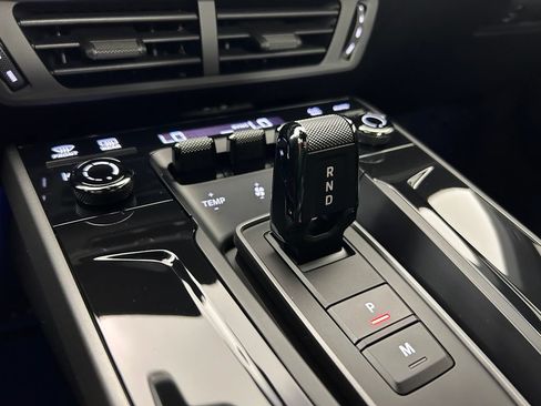 Certified 2025 Porsche 911 Carrera RWD image 21