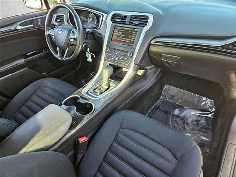Used 2016 Ford Fusion SE FWD image 25