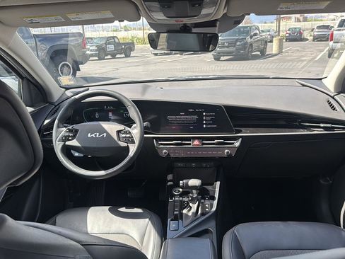 Used 2023 Kia Niro EX FWD image 29
