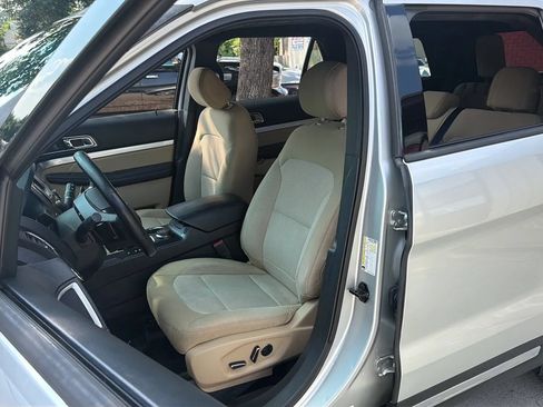 Used 2016 Ford Explorer XLT AWD/4WD image 11