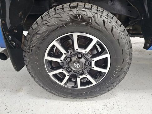 Used 2017 Toyota Tundra SR5 AWD/4WD image 7