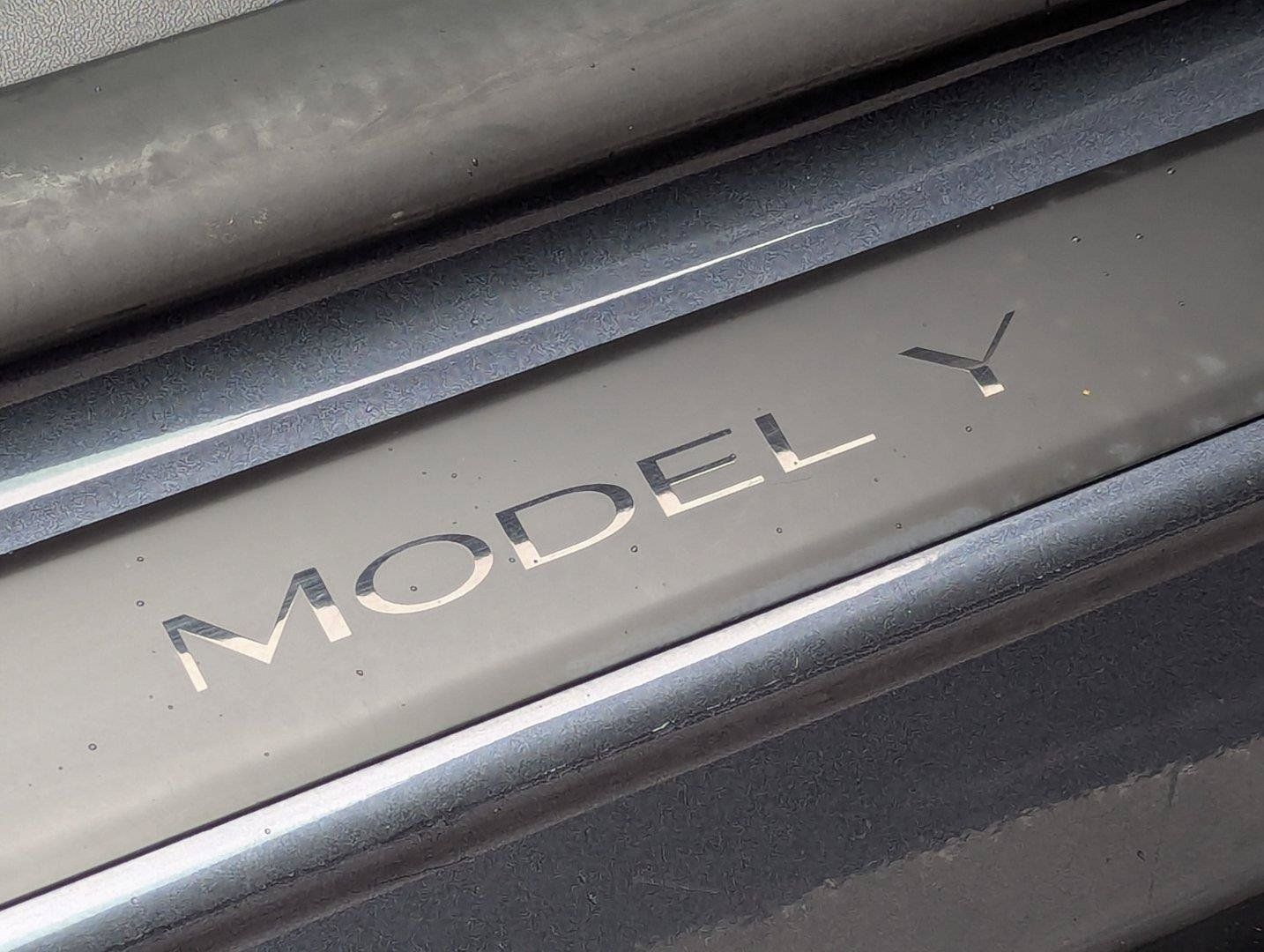 Used 2022 Tesla Model Y Performance AWD/4WD image 32