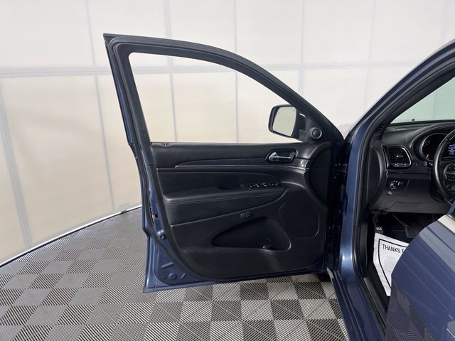 Used 2020 Jeep Grand Cherokee Overland AWD/4WD image 12