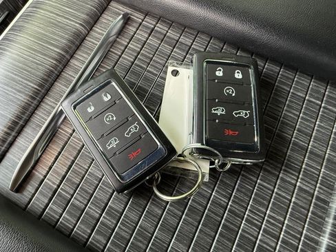 Used 2024 Jeep Wagoneer Series III w/ Premium Group I AWD/4WD image 42