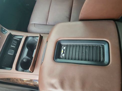 Used 2018 Chevrolet Suburban Premier AWD/4WD image 19