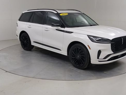 Used 2025 Lincoln Aviator Reserve w/ Equipment Group 201A AWD/4WD image 13