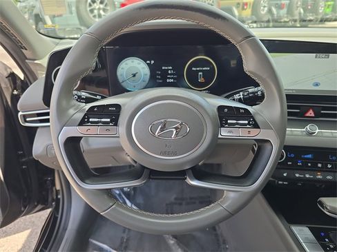 Used 2023 Hyundai Elantra SEL w/ Convenience Package image 24