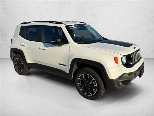 Used 2023 Jeep Renegade Latitude AWD/4WD image 3