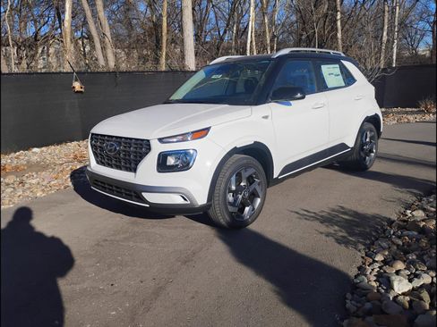 New 2026 Hyundai Venue SEL FWD image 4