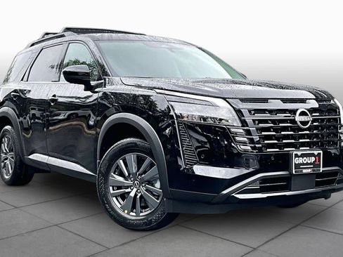 New 2026 Nissan Pathfinder SV w/ SV Premium Package FWD image 2