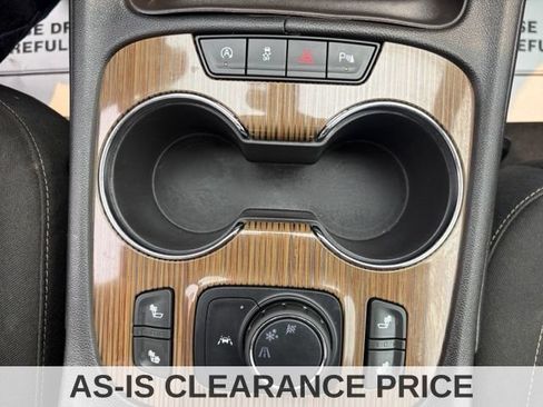 Used 2022 GMC Acadia SLE w/ Driver Convenience Package FWD image 31